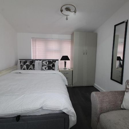 Studio 2 Min Walk To Upton Park Station London Exterior foto