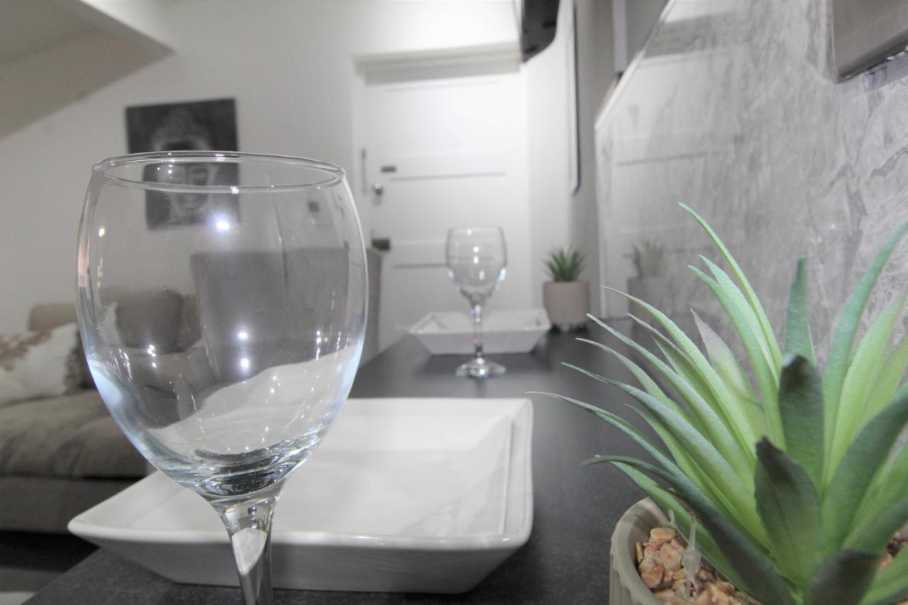 Studio 2 Min Walk To Upton Park Station London Exterior foto