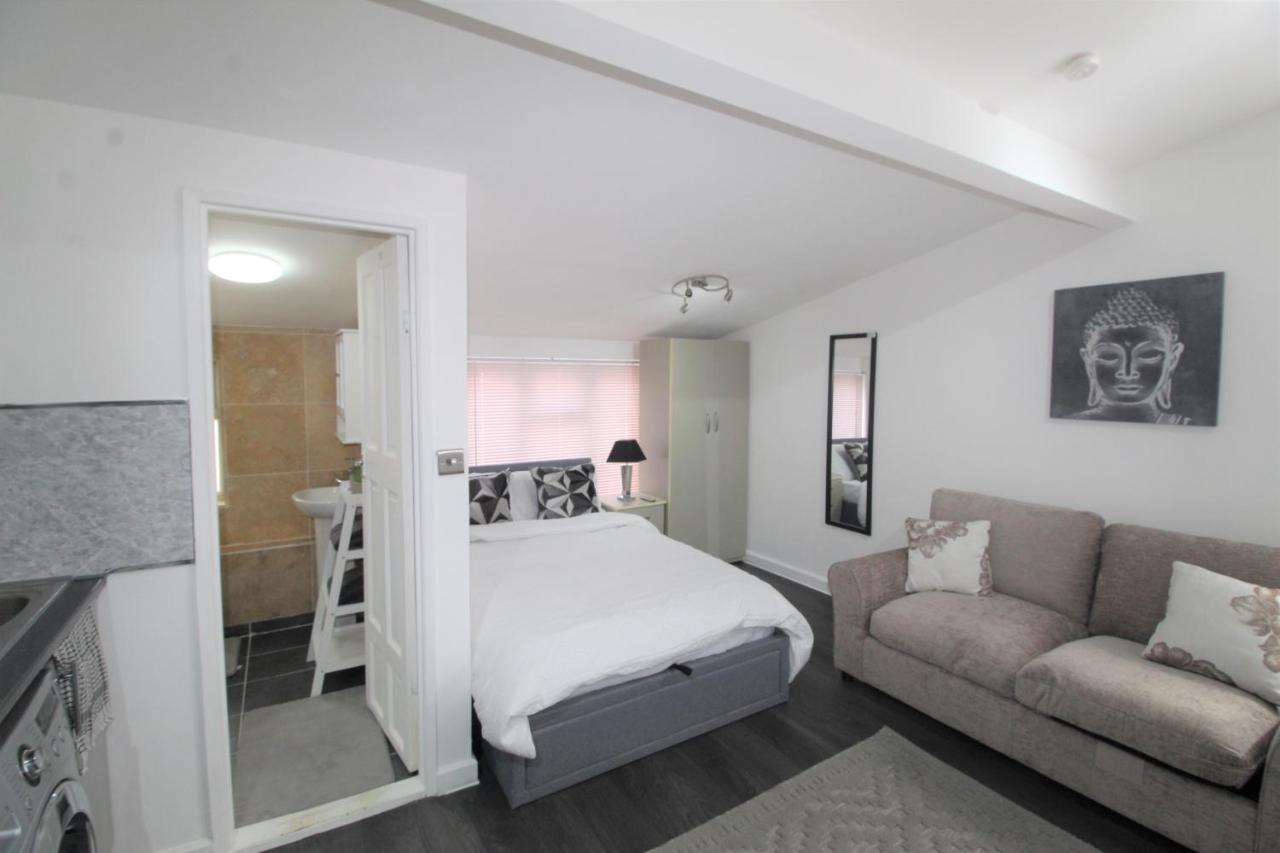 Studio 2 Min Walk To Upton Park Station London Exterior foto