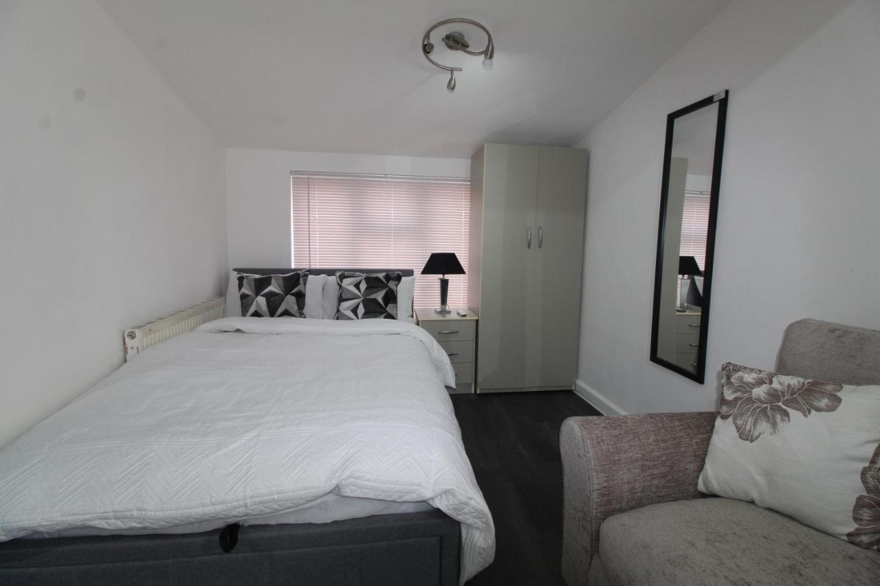 Studio 2 Min Walk To Upton Park Station London Exterior foto