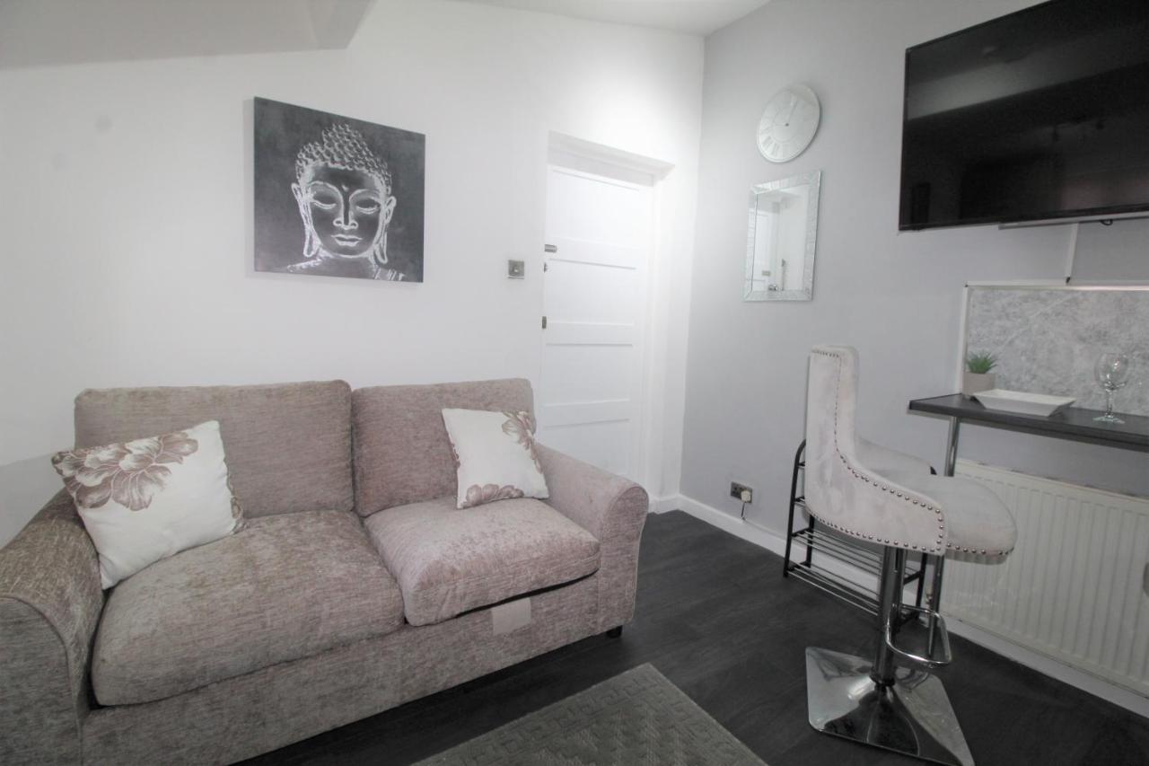Studio 2 Min Walk To Upton Park Station London Exterior foto