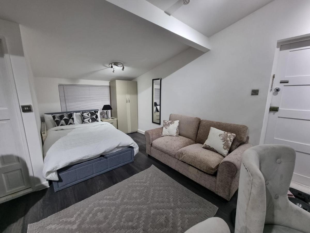 Studio 2 Min Walk To Upton Park Station London Exterior foto